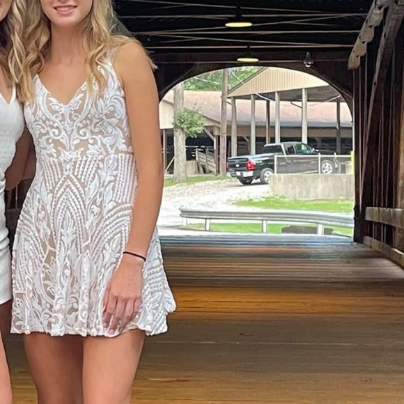 Windsor White and Tan Lace Mini Dress - Picture 3 of 3